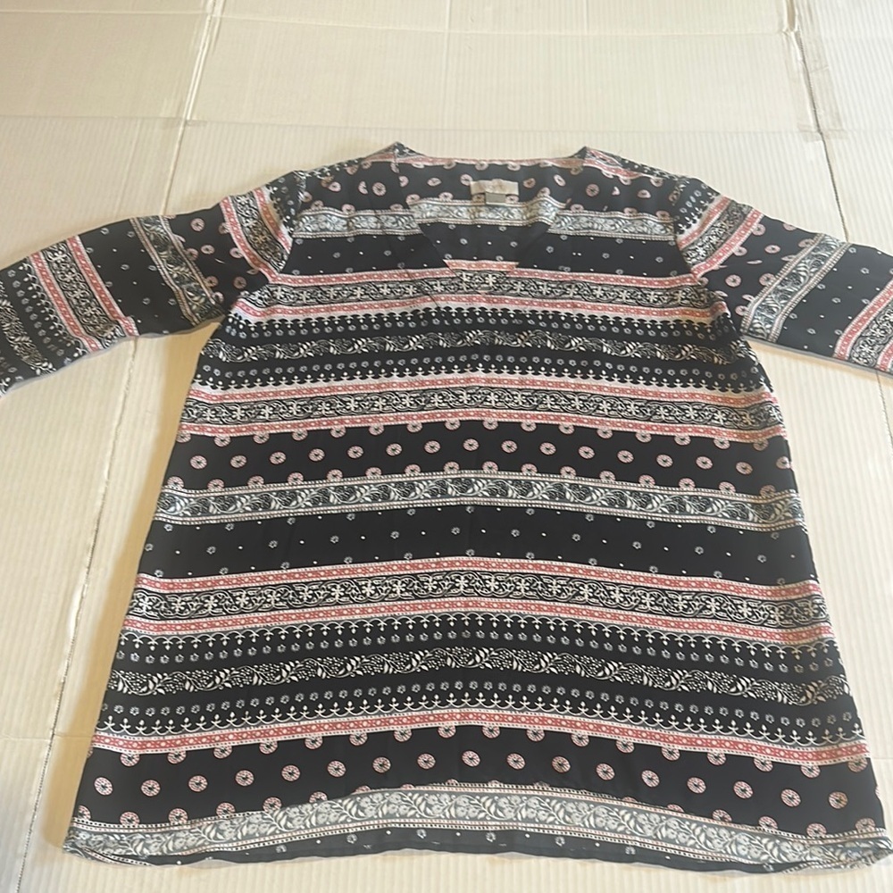 Loft outlet V neck Black pink white blue Patterned elbow Sleeve Top blouse sz M